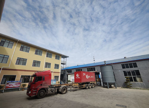 laatste bedrijfsnieuws over Flexitank is een hermetische verzegelde, opvouwbare en flexibele zak/een blaas die in een 20 ' DV Container gevuld is, en baseert zich muren en de bevloering op van een 20 ' droog-bestelwagencontainer, om de bulk vloeibare ladingszak te bevatten. Het de grootte/volume van flexitank kan zich tussen 16,000-24,000 liter uitstrekken.