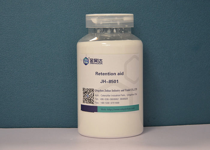 Retentiehulpmiddelen zijn cruciale chemicaliën in de papierproductie, ontworpen om de retentie van fijne deeltjes (zoals vulstoffen, pigmenten en kleine vezels) in het papierblad tijdens de vorming te verbeteren.